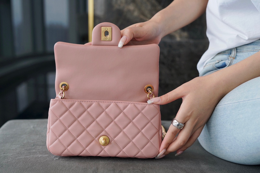 𝗖𝗛𝗔𝗘𝗡𝗟✦Super beautiful metal ball🅼🅸🅽🅸 dry rose powder💌