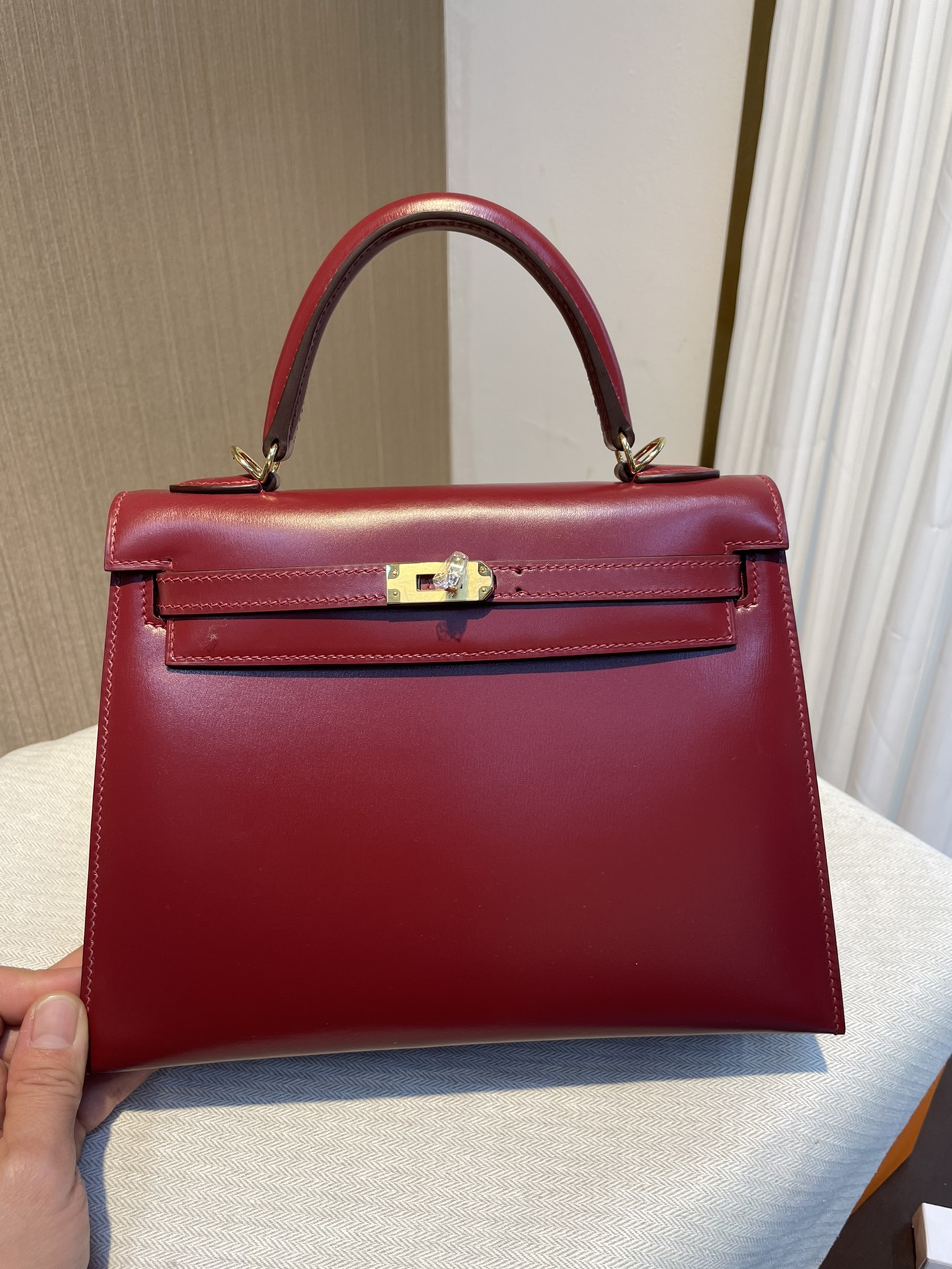 Kelly25 wine red gold box