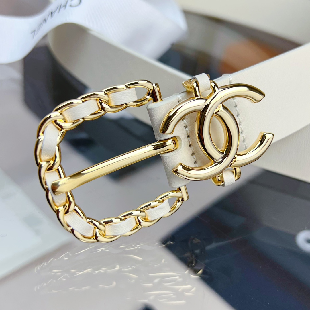 𝗖𝗛𝗔𝗡𝗘𝗟 Classic denim blue belt