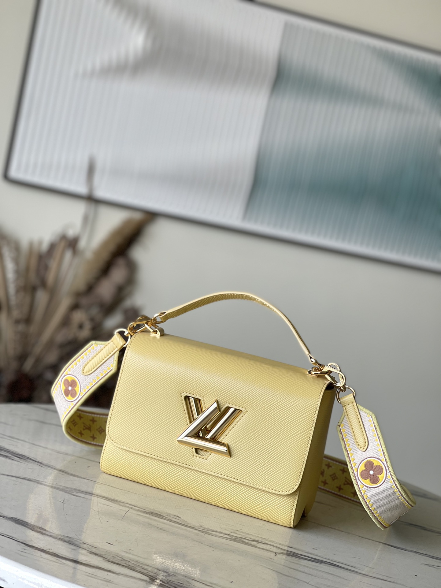 𝐋𝐎𝐔𝐈𝐒 𝐕𝐔𝐈𝐓𝐓𝐎𝐍 M22038 This Twist Medium Bag