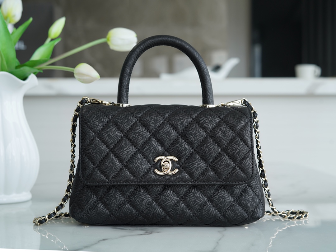 CHANEL 𝑪𝒐𝑪𝒐 𝒉𝒂𝒏𝒅𝒍𝒆 New Cowhide Handle Small Black Gold