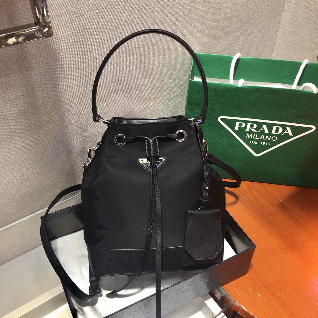 𝐏𝐑𝐀𝐃𝐀 New Bucket Bag