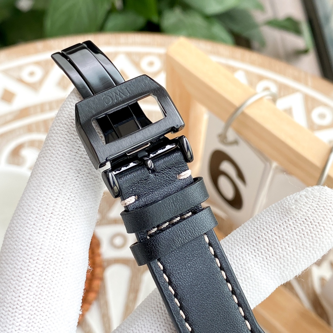 IWC- Fine men's watches Fully automatic mechanical movement, top 316 steel case and strap