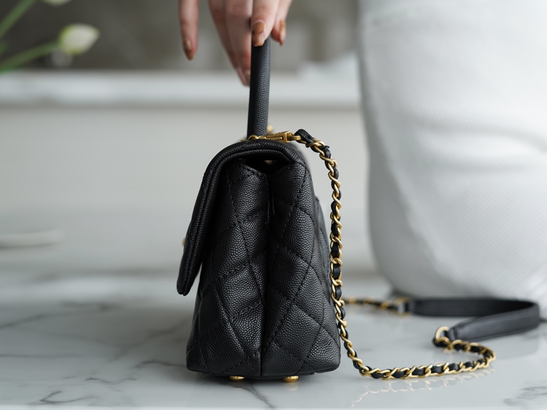 CHANEL 𝑪𝒐𝑪𝒐 𝒉𝒂𝒏𝒅𝒍 𝒆 New Cowhide Handle Small Black