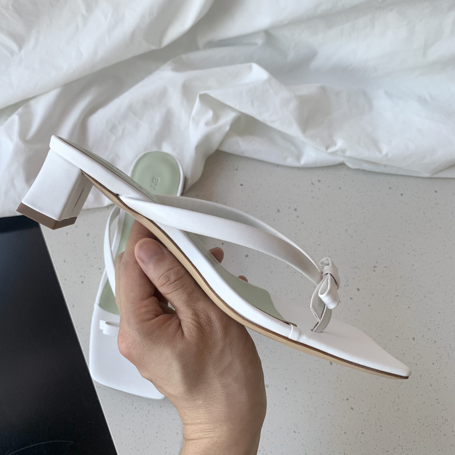 BY FAR | 𝟐𝟎𝟐𝟏/𝐒𝐒 𝐧𝐞𝐰 BY FAR21 spring and summer square-toed flip flops A series of super summer colors