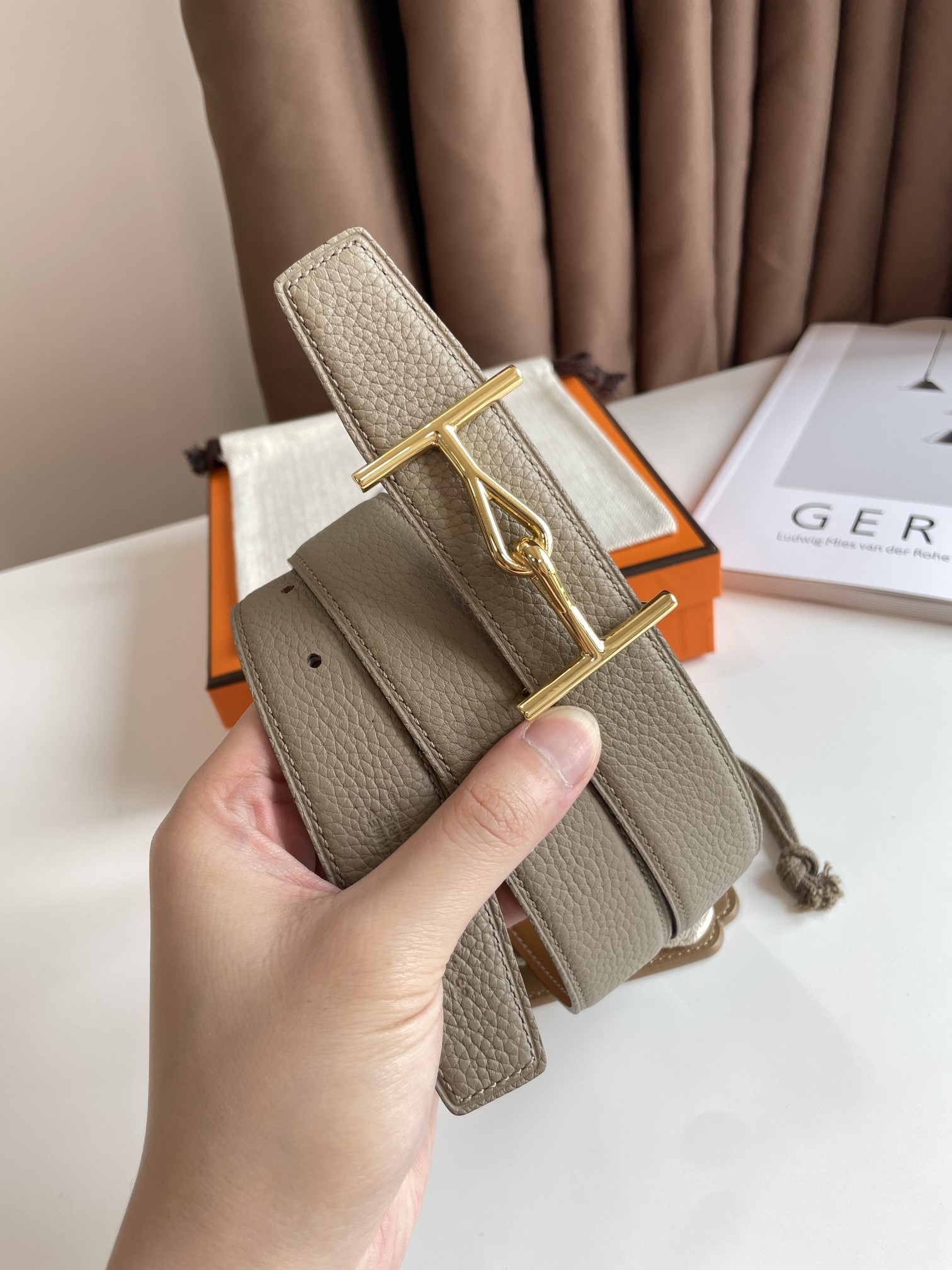 Hermes  JUMBO BELT BUCKLE & REVERSIBLE LEATHER STRAP