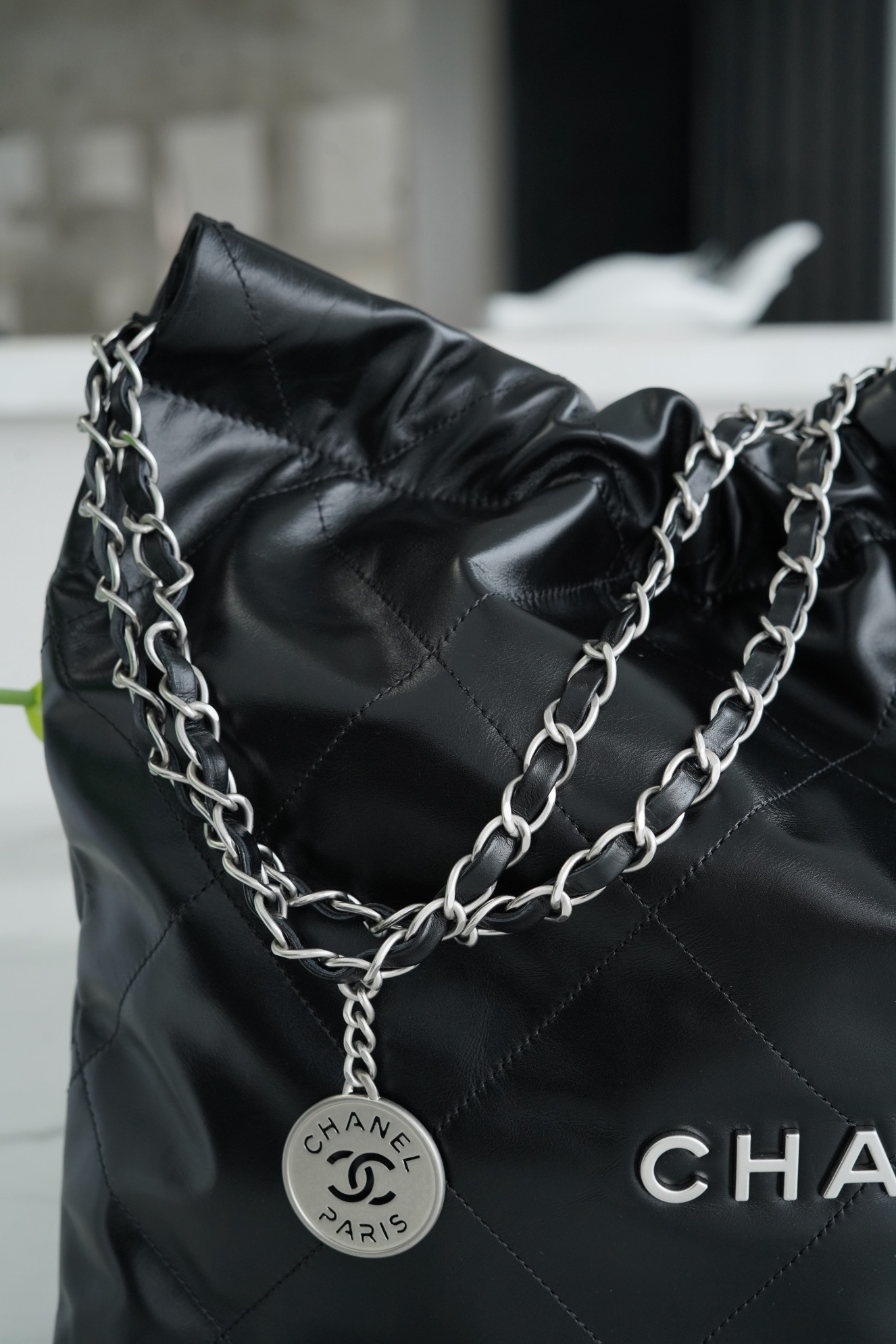 𝗖𝗛𝗔𝗘𝗡𝗟✦𝟐𝟐𝗣 spring and summer new 𝟐𝟐 handbag black silver buckle medium
