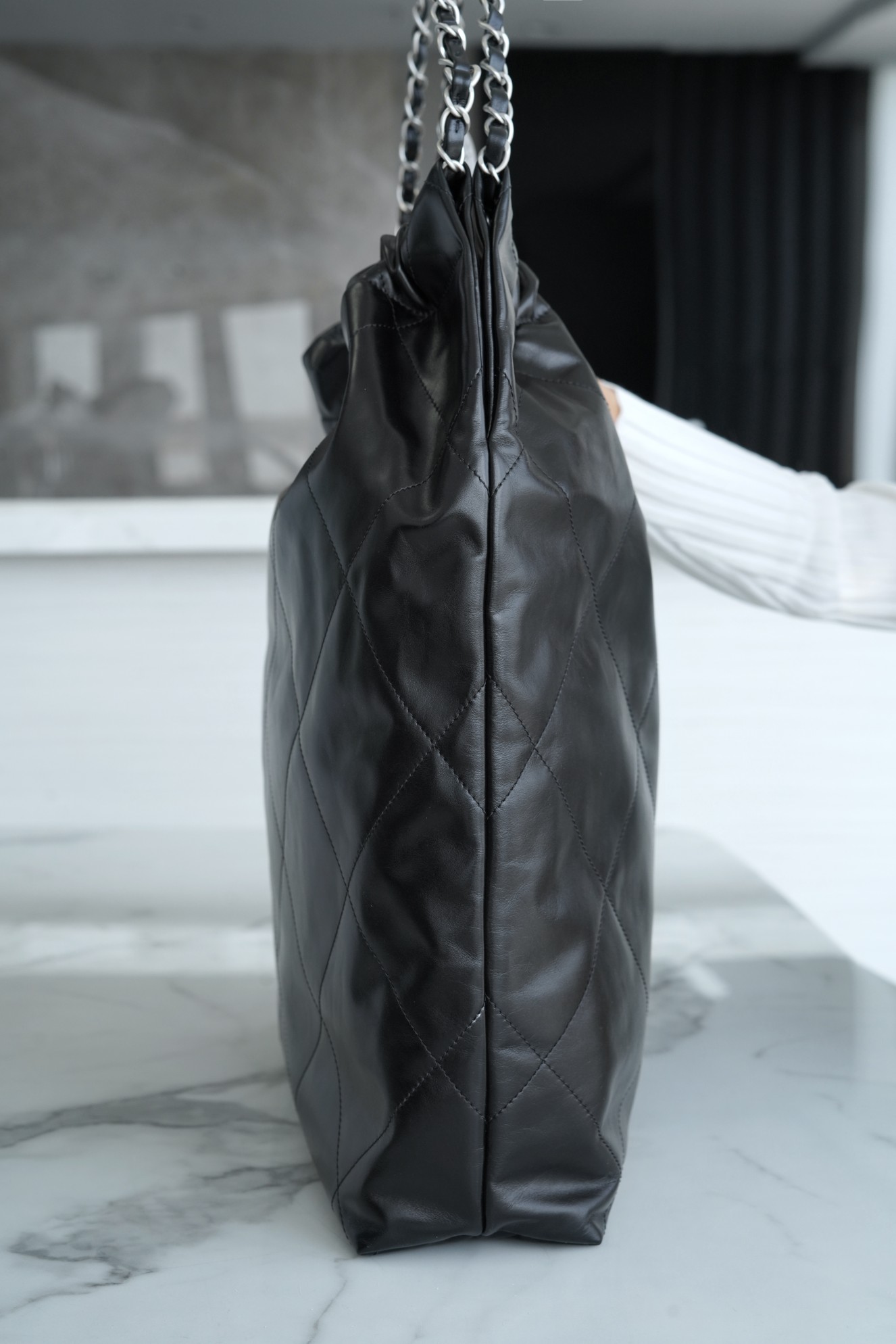 𝗖𝗛𝗔𝗘𝗡𝗟✦𝟐𝟐𝗣 Advanced Handcraft Workshop 𝟐𝟐 Handbag Genuine Leather Large Black Silver