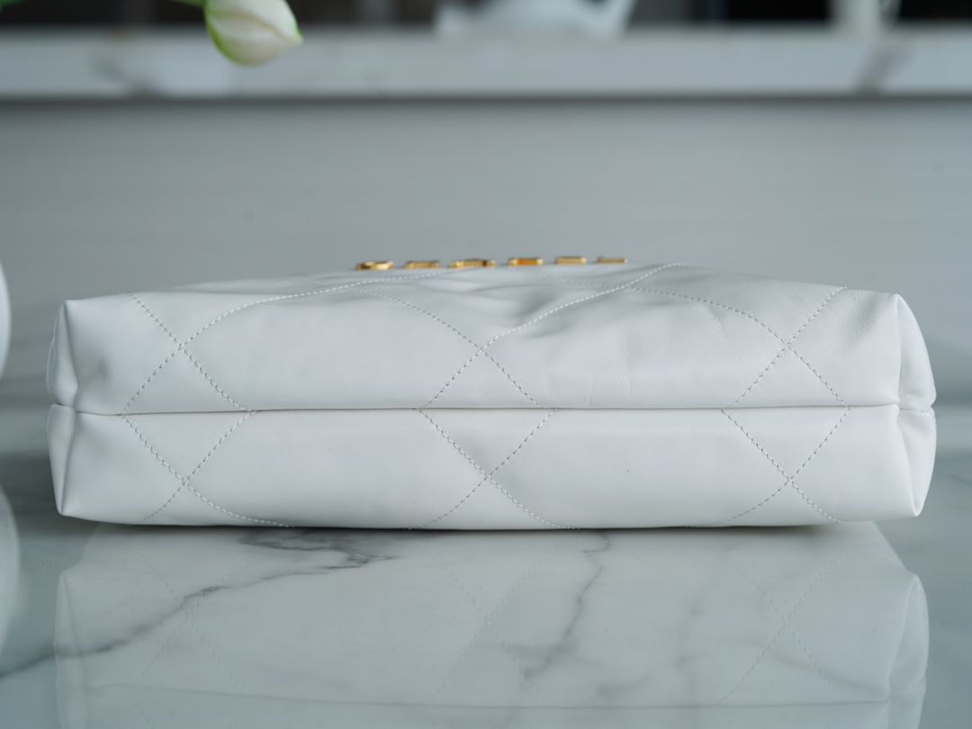 𝗖𝗛𝗔𝗘𝗡𝗟✦ 𝟐𝟐𝗣 Spring/Summer New 𝟐𝟐 Handbag Small White Gold Buckle➿