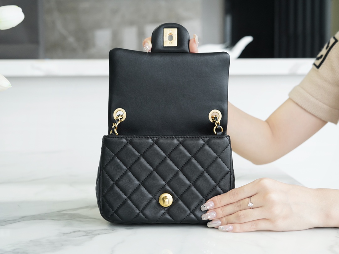 𝗖𝗛𝗔𝗘𝗡𝗟✦ 𝟐𝟑𝐂Metal Ball Square Fatty Black🖤