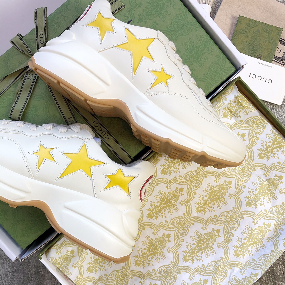 Gucci Pops This collection has a lot of flora and fauna elements Original material