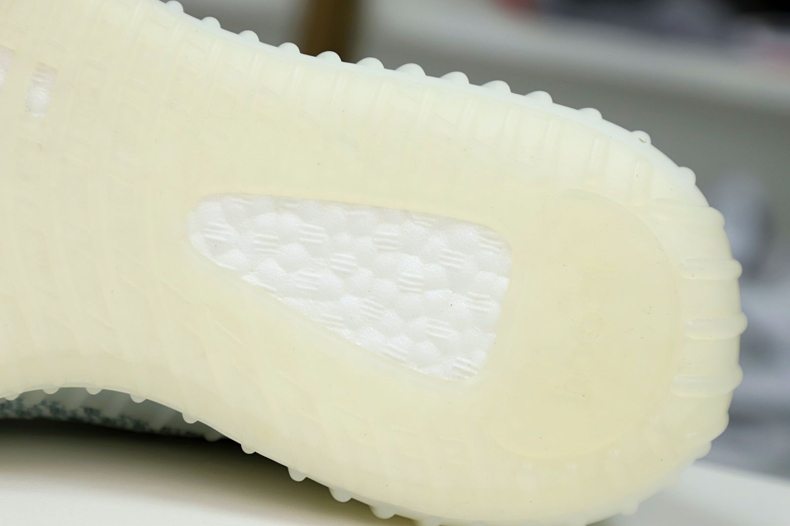 YEEZY BOOST 350 V2 CLOUD WHITE NON-REFLECTIVE