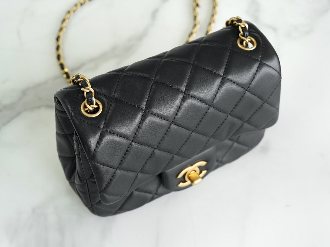 𝗖𝗛𝗔𝗘𝗡𝗟✦ 23C metal ball square fat man genuine leather black 🖤