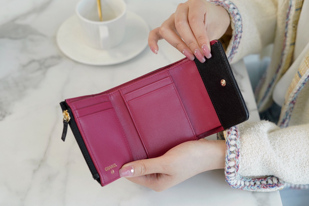 𝗖𝗛𝗔𝗘𝗡𝗟✦In goatskin leather🐐 19 Series Short Clip Black Gold