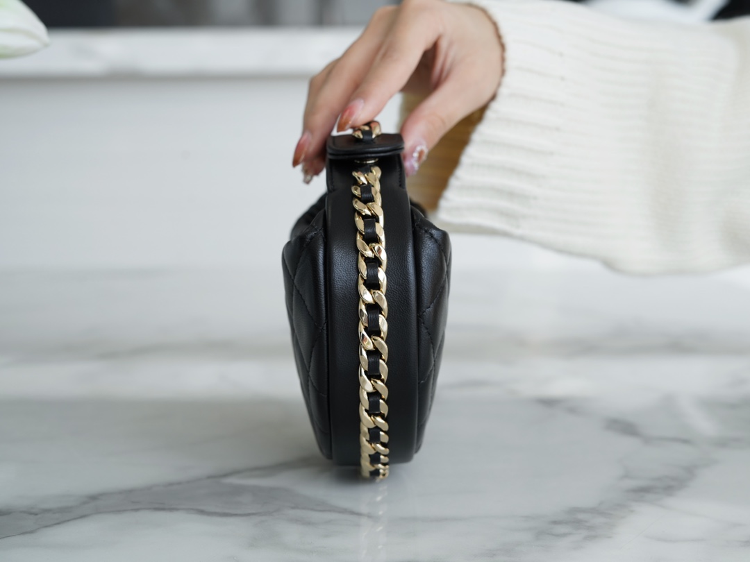 𝗖𝗛𝗔𝗡𝗘𝗟✦ 🔅23C Hula Hoop Clutch Bag White