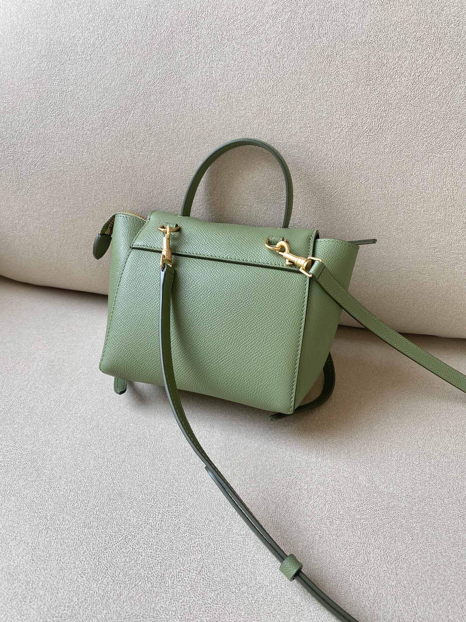 𝐂𝐞𝐥𝐢𝐧𝐞 𝐛𝐞𝐥𝐭 𝐩𝐢𝐜𝐨 𝟏𝟔𝐜𝐦 Grained Calfskin Bag