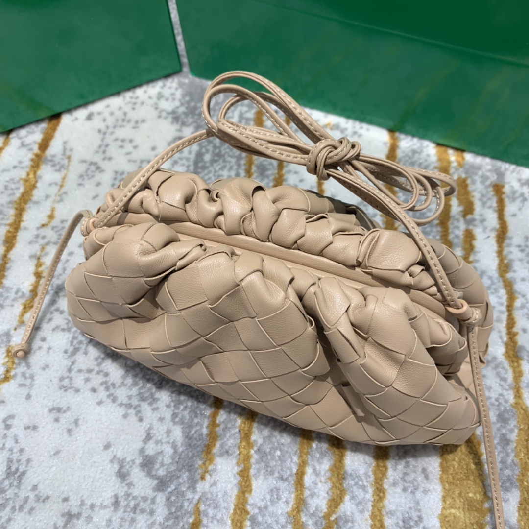 Bottega Veneta  THE MINI POUCH  #585852