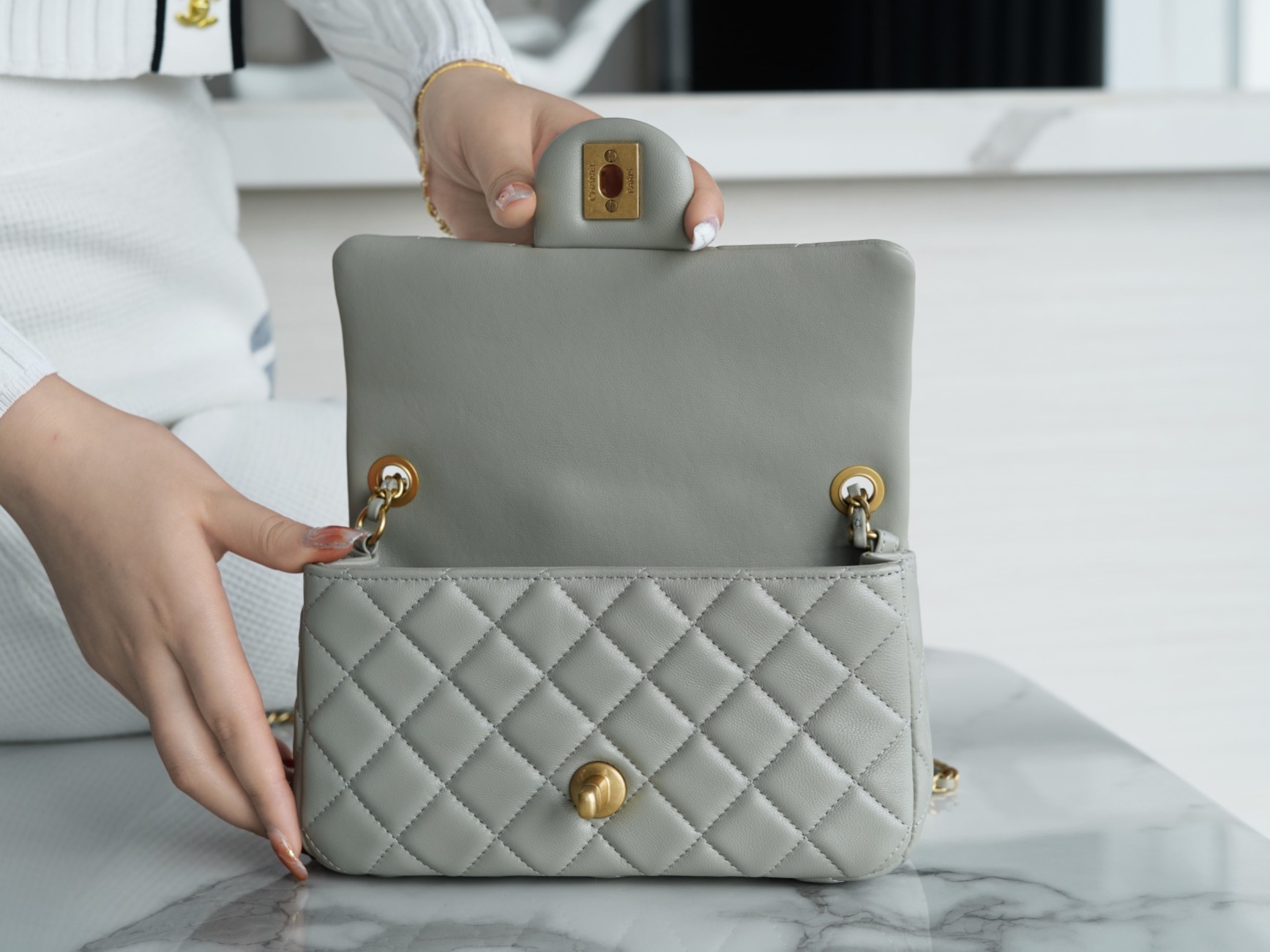 𝗖𝗛𝗔𝗘𝗡𝗟✦ 𝟮𝟮🅲Spring and Summer Metal Ball Big Mini Gray Green