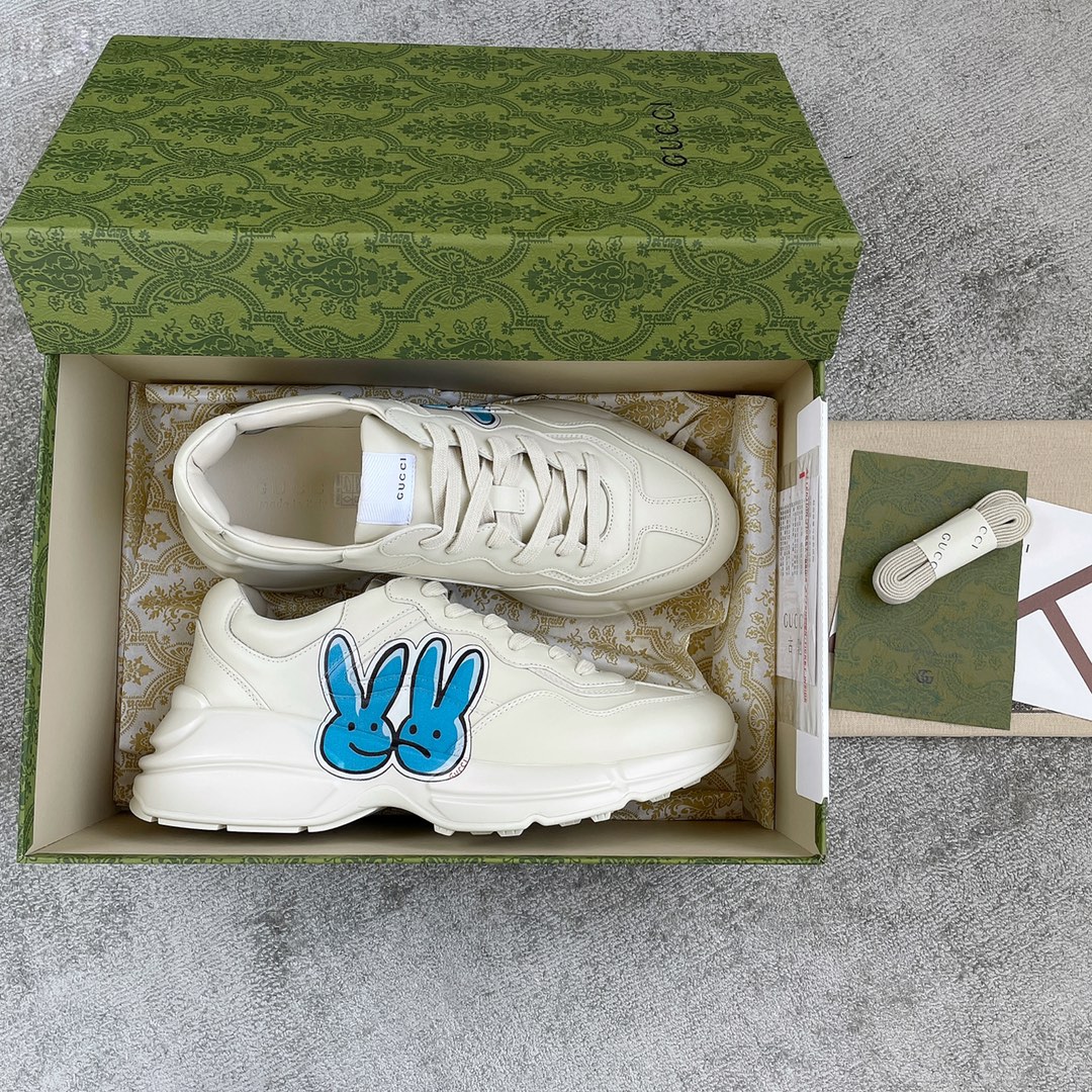 Gucci Pops This collection has a lot of flora and fauna elements Original material