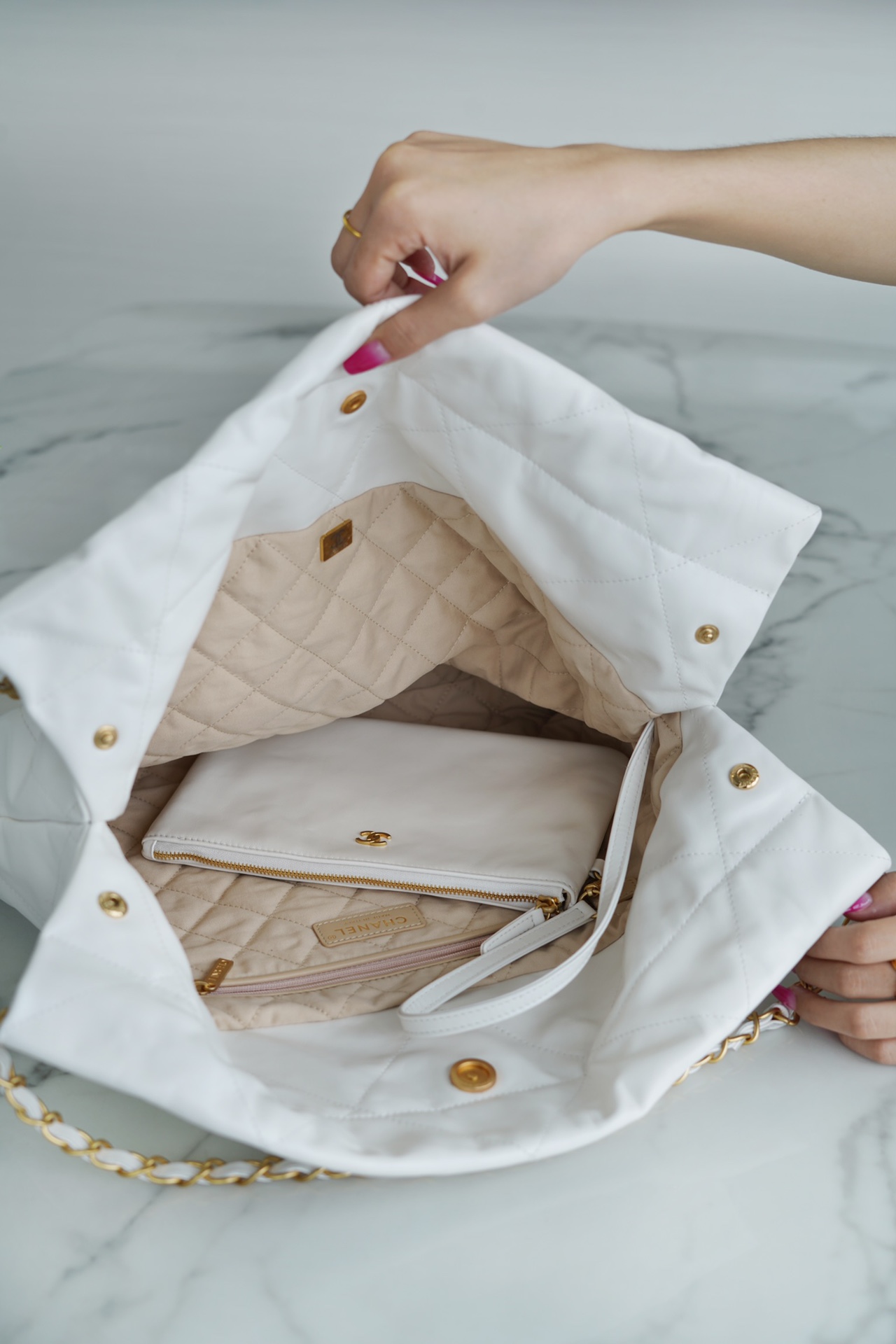 𝗖𝗛𝗔𝗘𝗡𝗟✦ 𝟐𝟐𝗣Spring/Summer New 𝟐𝟐Handbag Genuine Tail Leather Medium Platinum