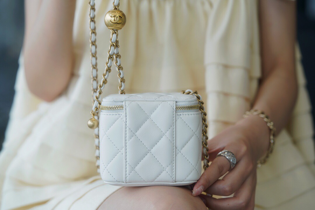 𝗖𝗛𝗔𝗡𝗘𝗟✦Metal ball series 𝒎𝒊𝒏𝒊𝒊 Box bag