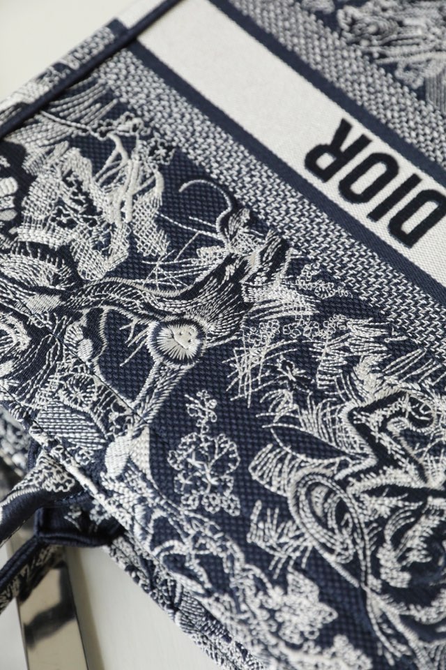 DIOR TOTE blue embroidery