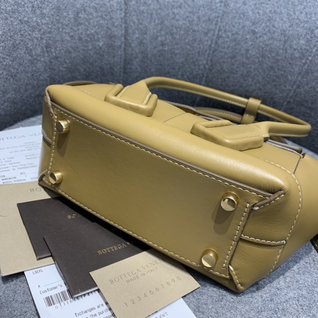 Bottega Veneta  ARCO  #600606