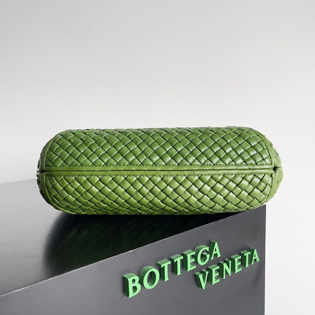 Bottega Veneta CLICKER Large Green Pepper Green #730969