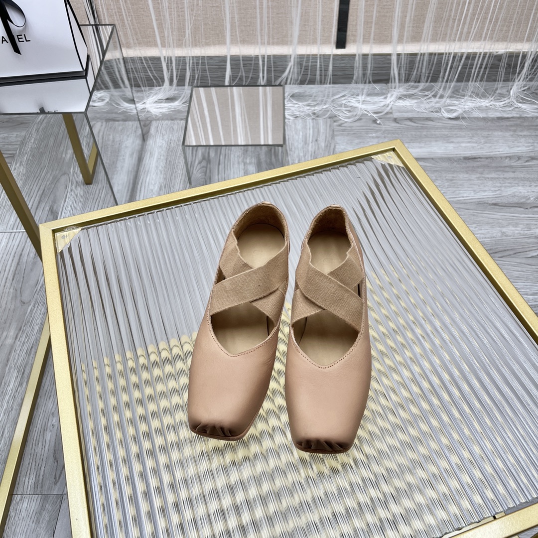 𝐔𝐌𝐀 𝐖𝐀𝐍𝐆｜𝟐𝟎𝟐𝟑/𝐒𝐒 𝐧𝐞𝐰  UMA WANG classic models retro do old ballet shoes