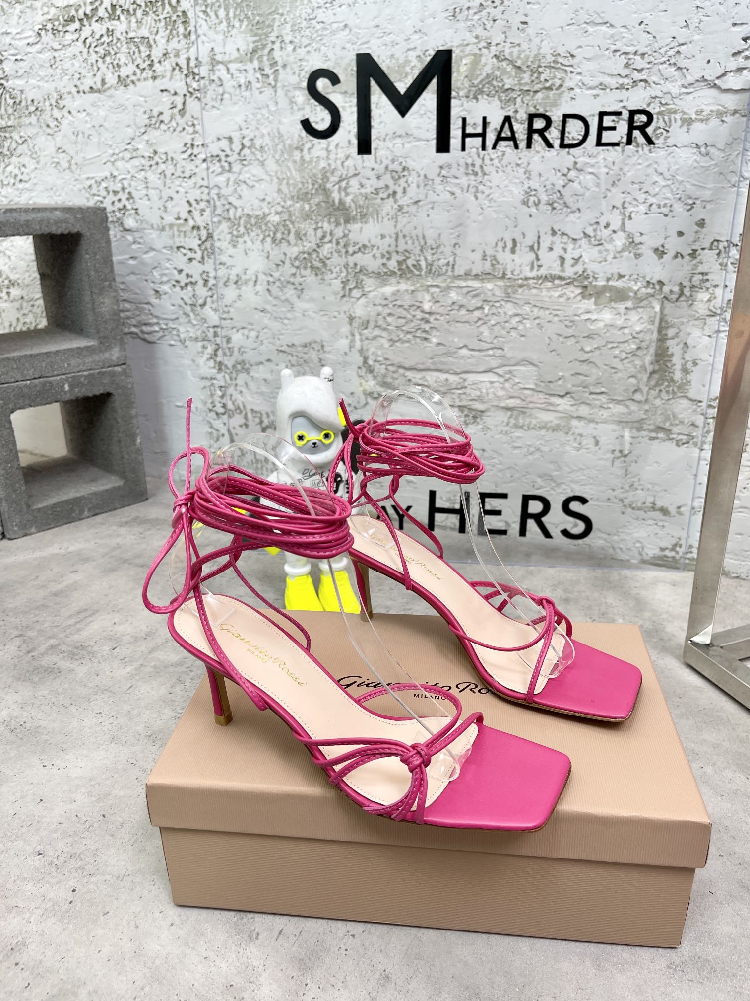 𝐆𝐢𝐚𝐧𝐯𝐢𝐭𝐨｜𝟐𝟎𝟐𝟑/𝐒𝐒 𝐧𝐞𝐰 Sylvie metallic high heels