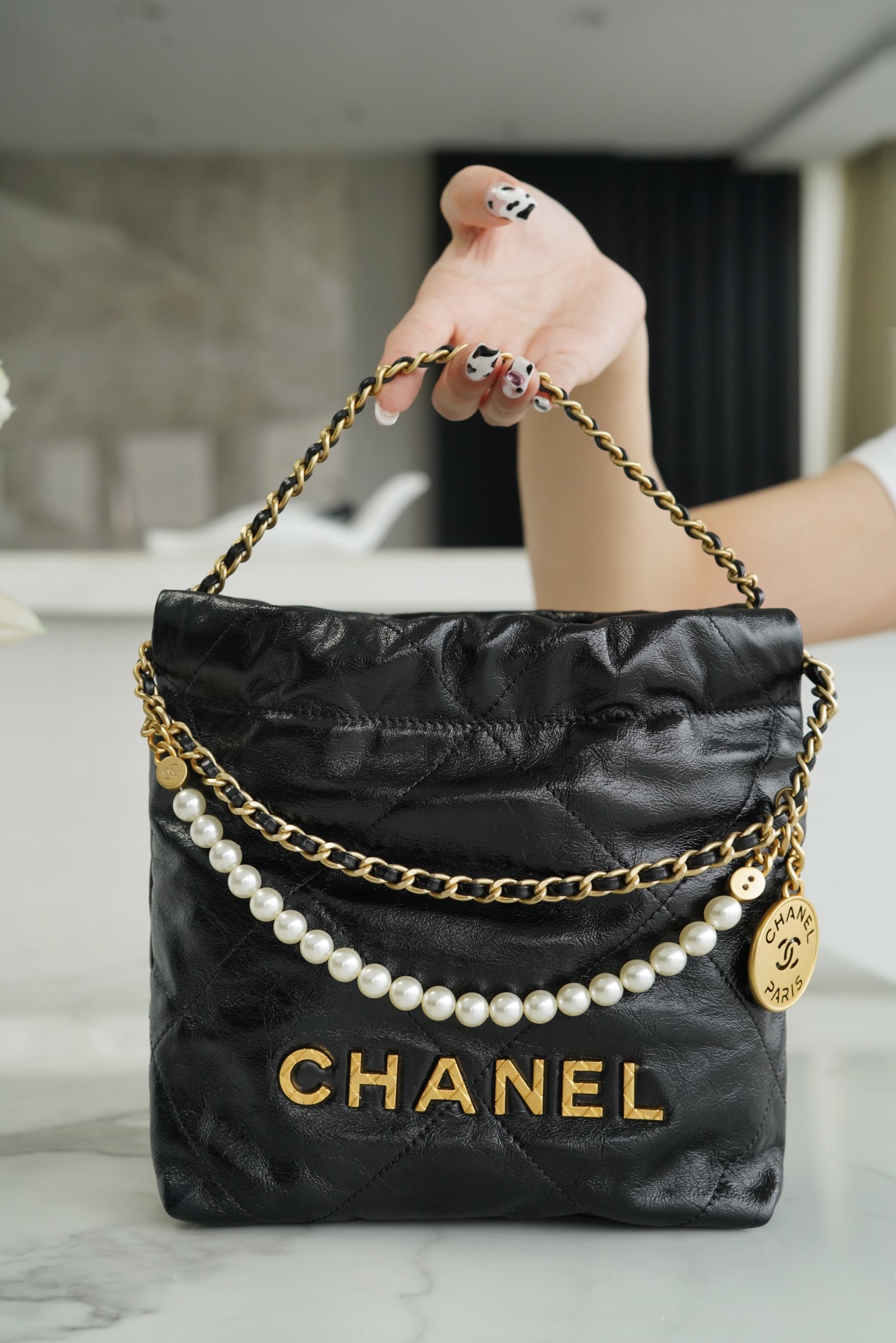 𝗖𝗛𝗔𝗡𝗘𝗟✦ 23S 22Mini pearl chain bag black