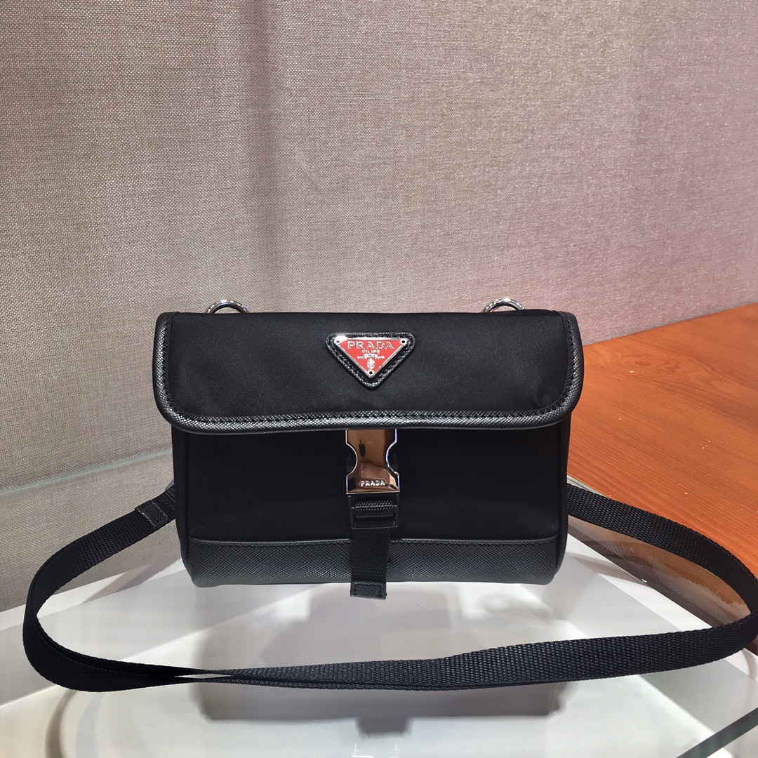 𝐏𝐑𝐀𝐃𝐀𝐀 Mini shape messenger bag
