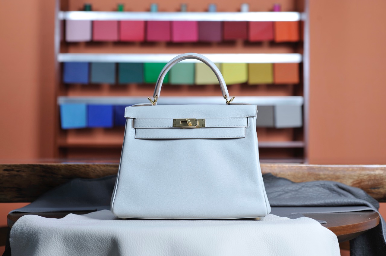 Kelly28 pearl gray gold buckle swift leather