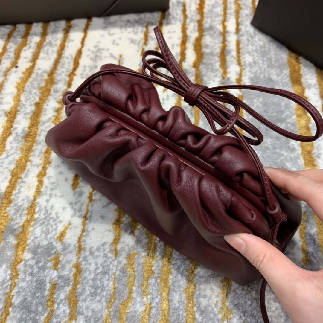 Bottega Veneta  THE MINI POUCH  #585852