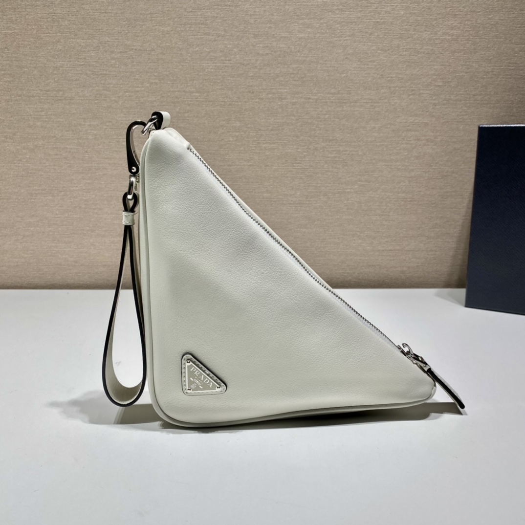 𝐏𝐑𝐀𝐃𝐀 Triangle Handbag 1NE039