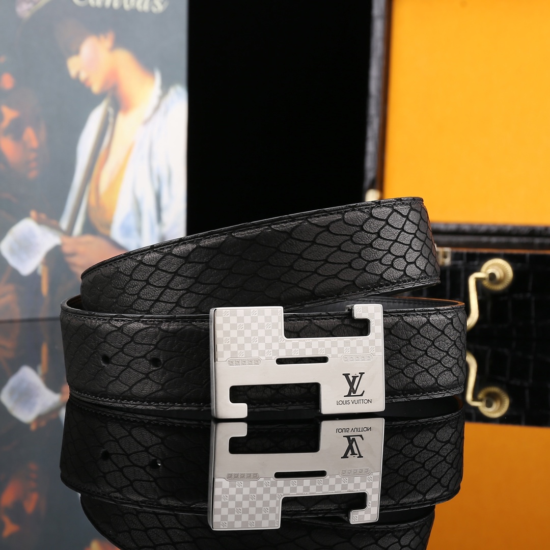 LOUIS VUITTO initials belt