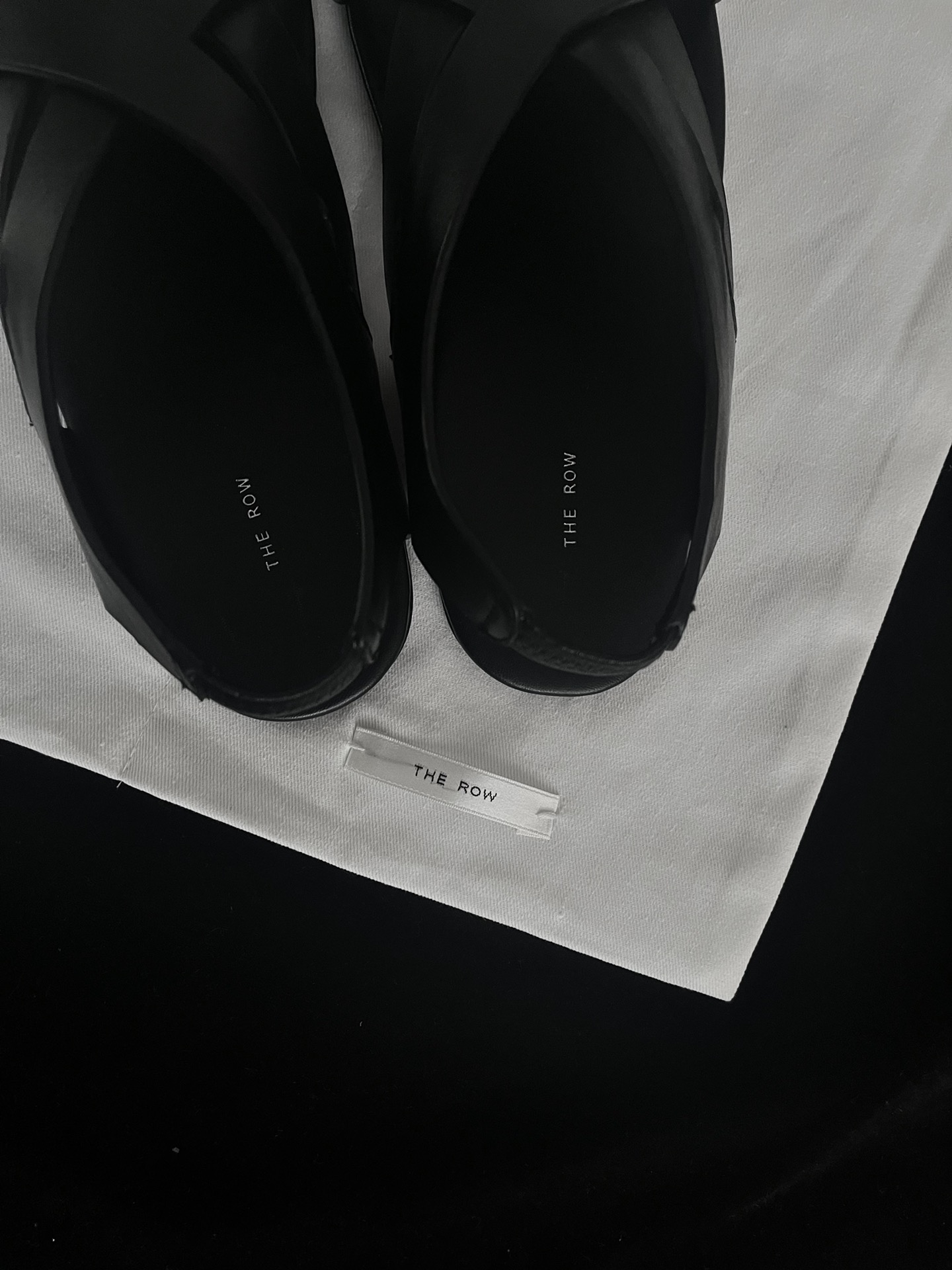 𝐓𝐇𝐄 𝐑𝐎𝐖｜𝟐𝟎𝟐𝟐/𝐒𝐒 𝐧𝐞𝐰 Still as usual minimalist design minimalist versatile Imported calfskin