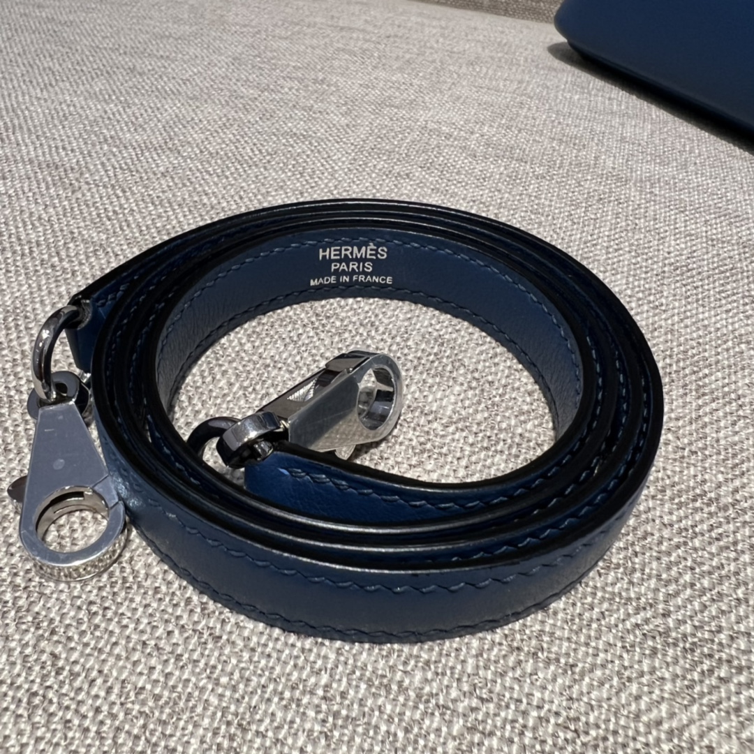 Bolide27cm R2 onyx blue, goatskin, handmade, beeswax thread stitching