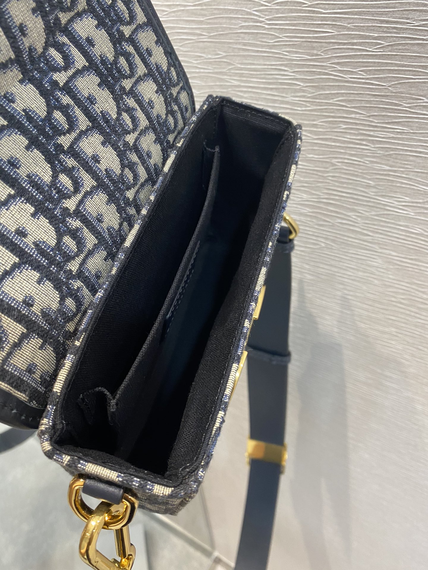 Montaigne Oblique Print