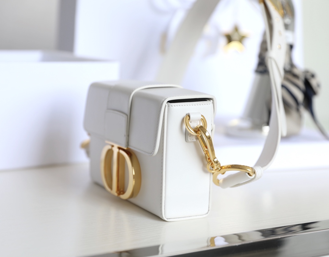 Montaigne 𝙢𝙞𝙣𝙞 box bag