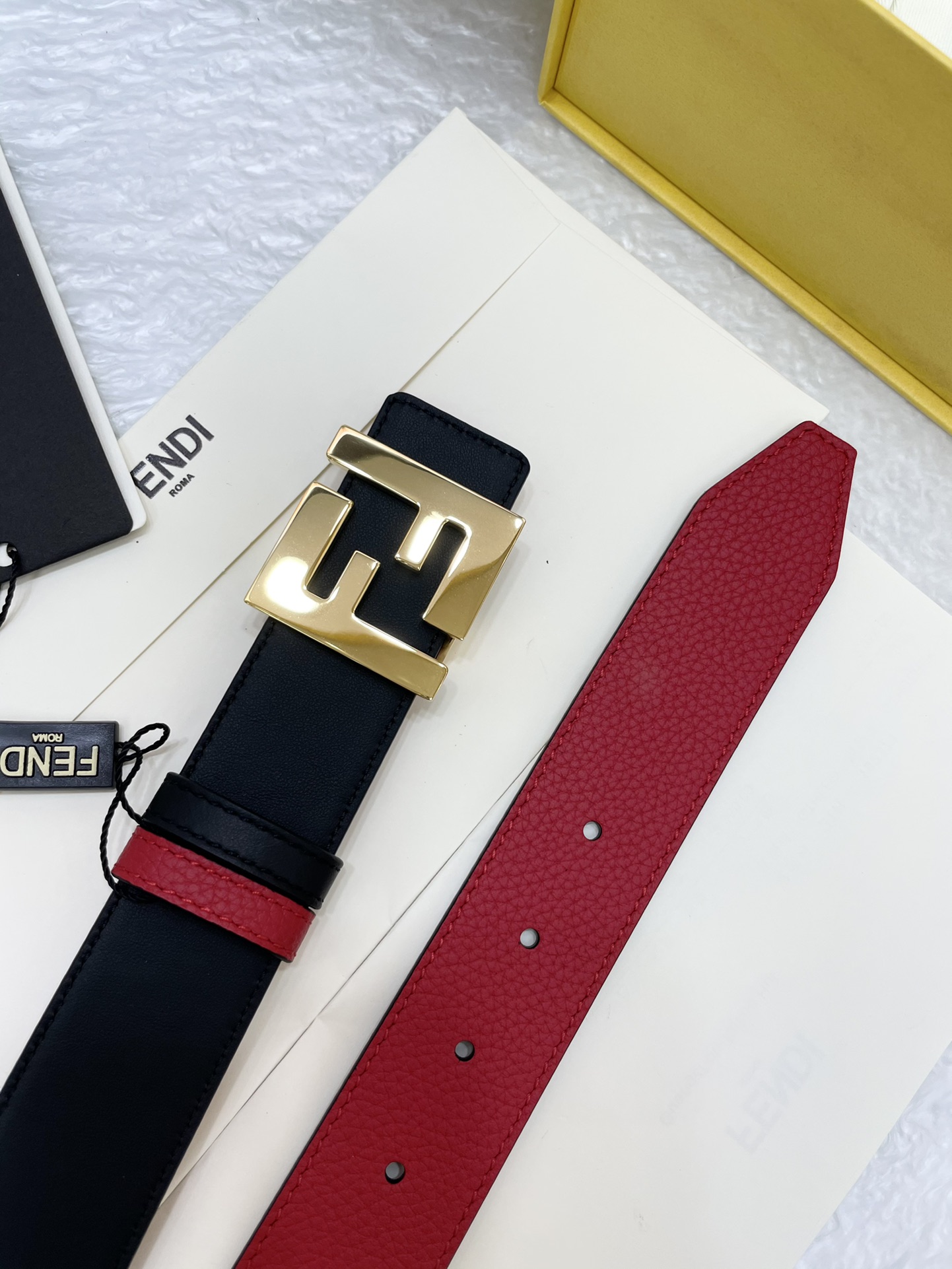 FENDI imported Italian calfskin 👍 Double-sided use with double F button buckle