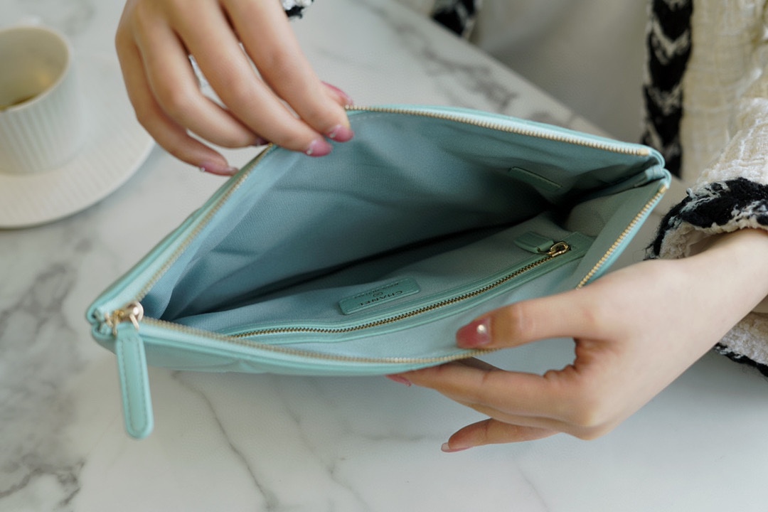 𝗖𝗛𝗔𝗘𝗡𝗟✦ Classic 19 Collection Imported Channel Special Lambskin🐑 Carry-on Clutch Tiffany Blue