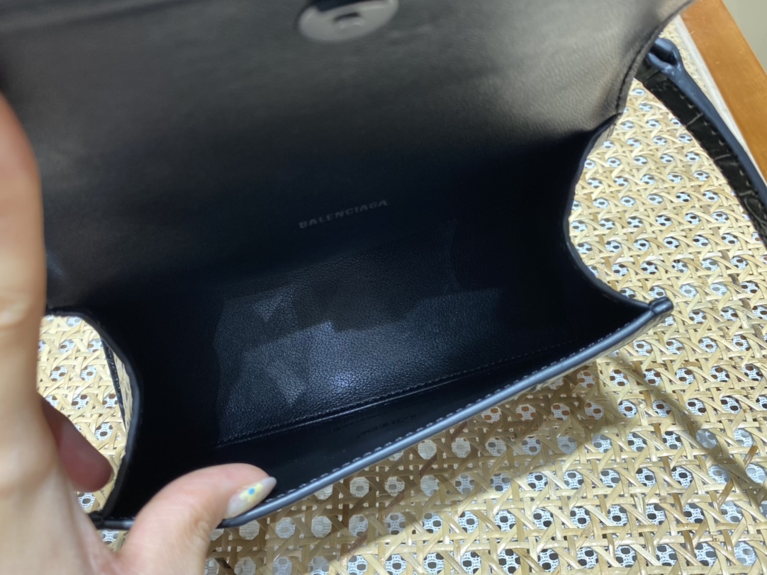 BALENCIAGA 𝐇𝐨𝐮𝐫𝐠𝐥𝐚𝐬𝐬 𝐗𝐒 crocodile-textured cowhide