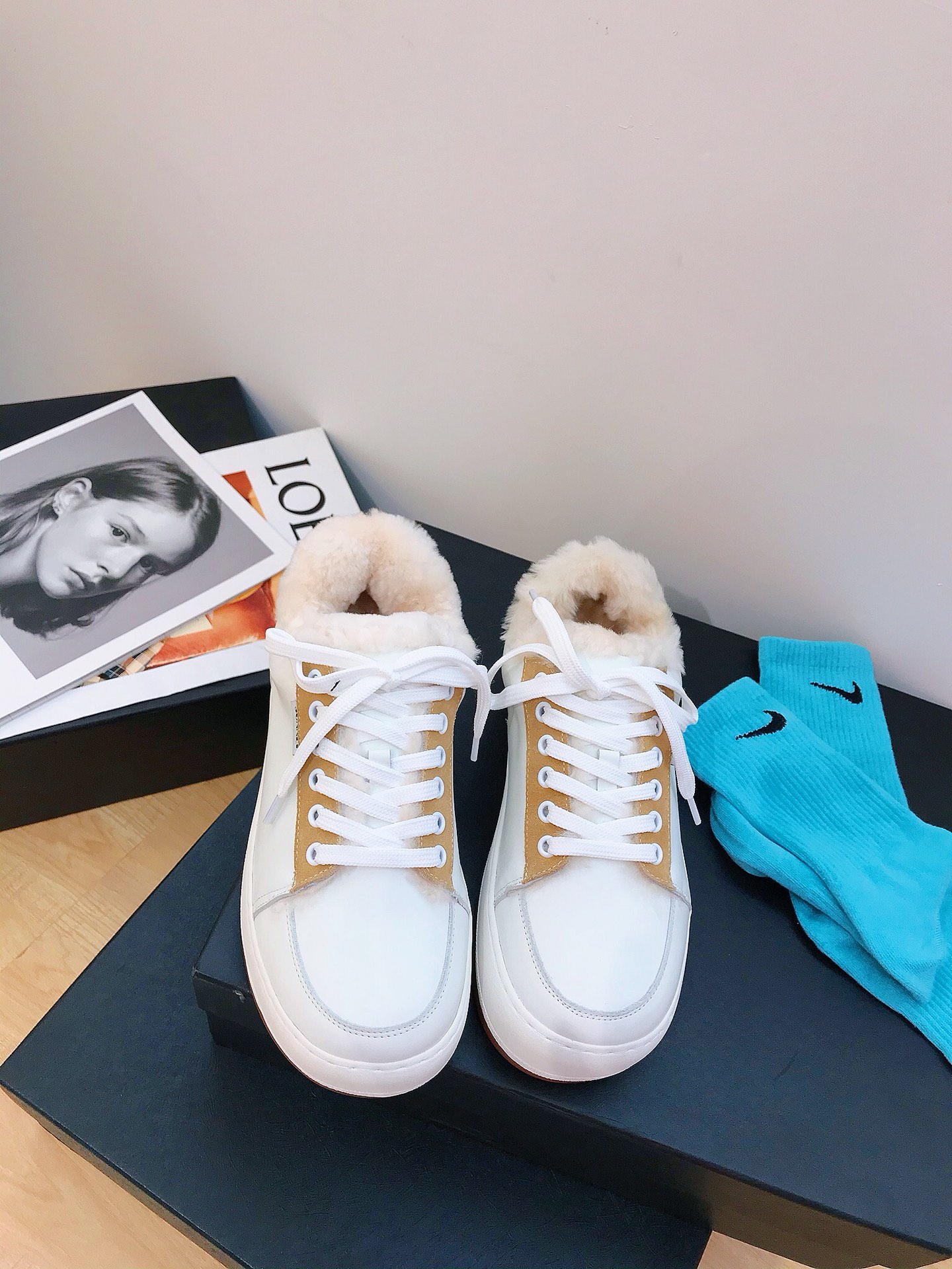 SUNNEI Italian niche brand SUNNEI, minimalist style, simple and casual, forming a relaxed fun