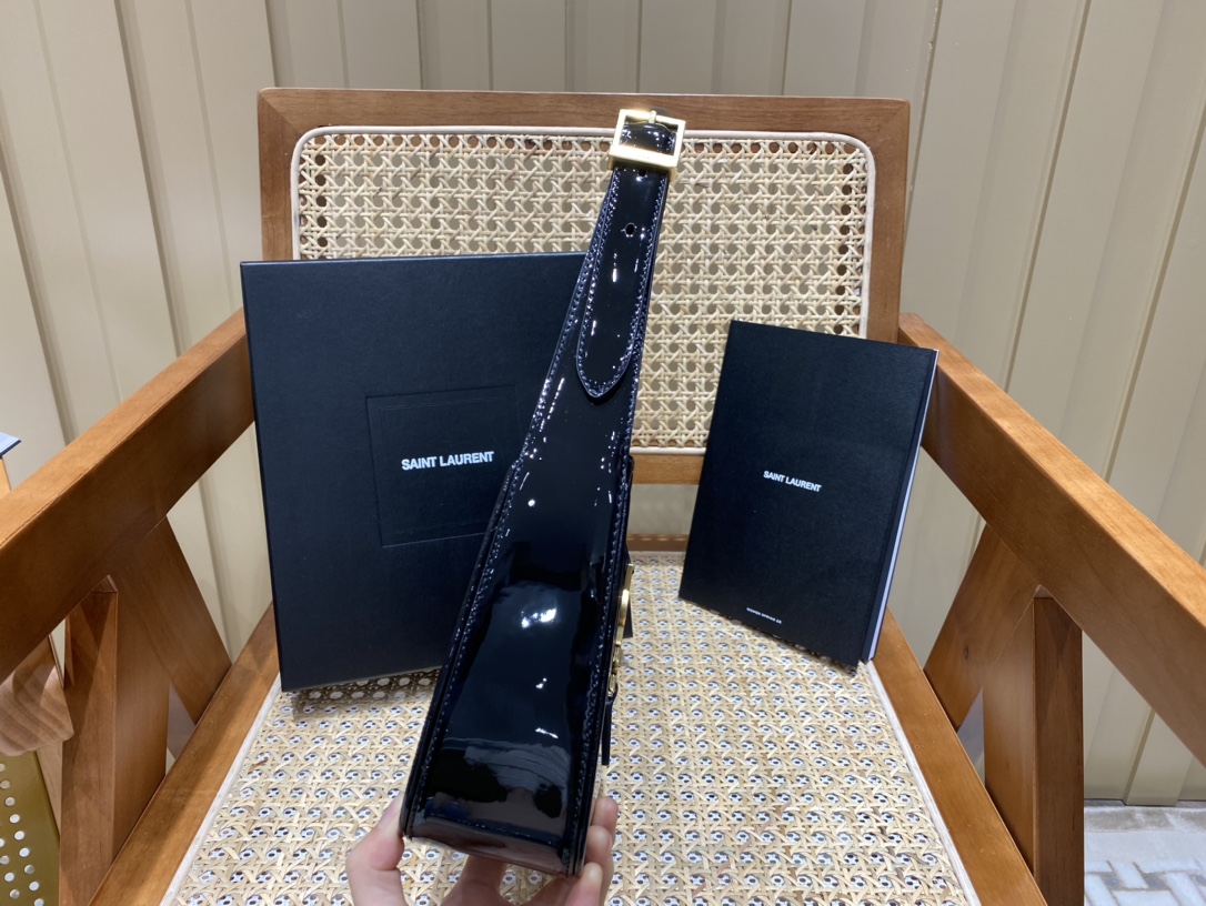 SAINT LAURENT model: 657228 original patent leather.JD