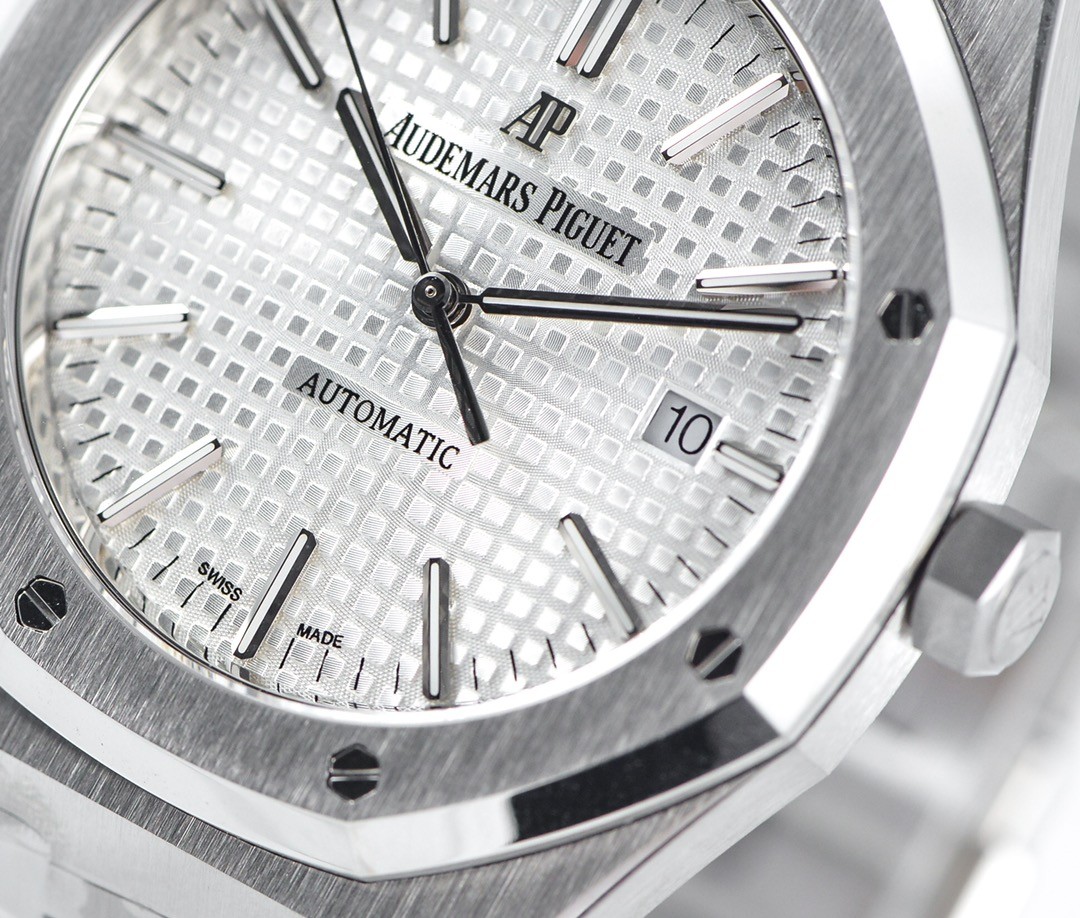 Audemars Piguet Royal Oak 15400 Series Men's Watch 41mm