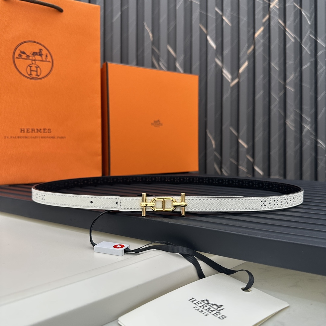 Reversible belt in Hermes Swift and perforated Epsom calfskin