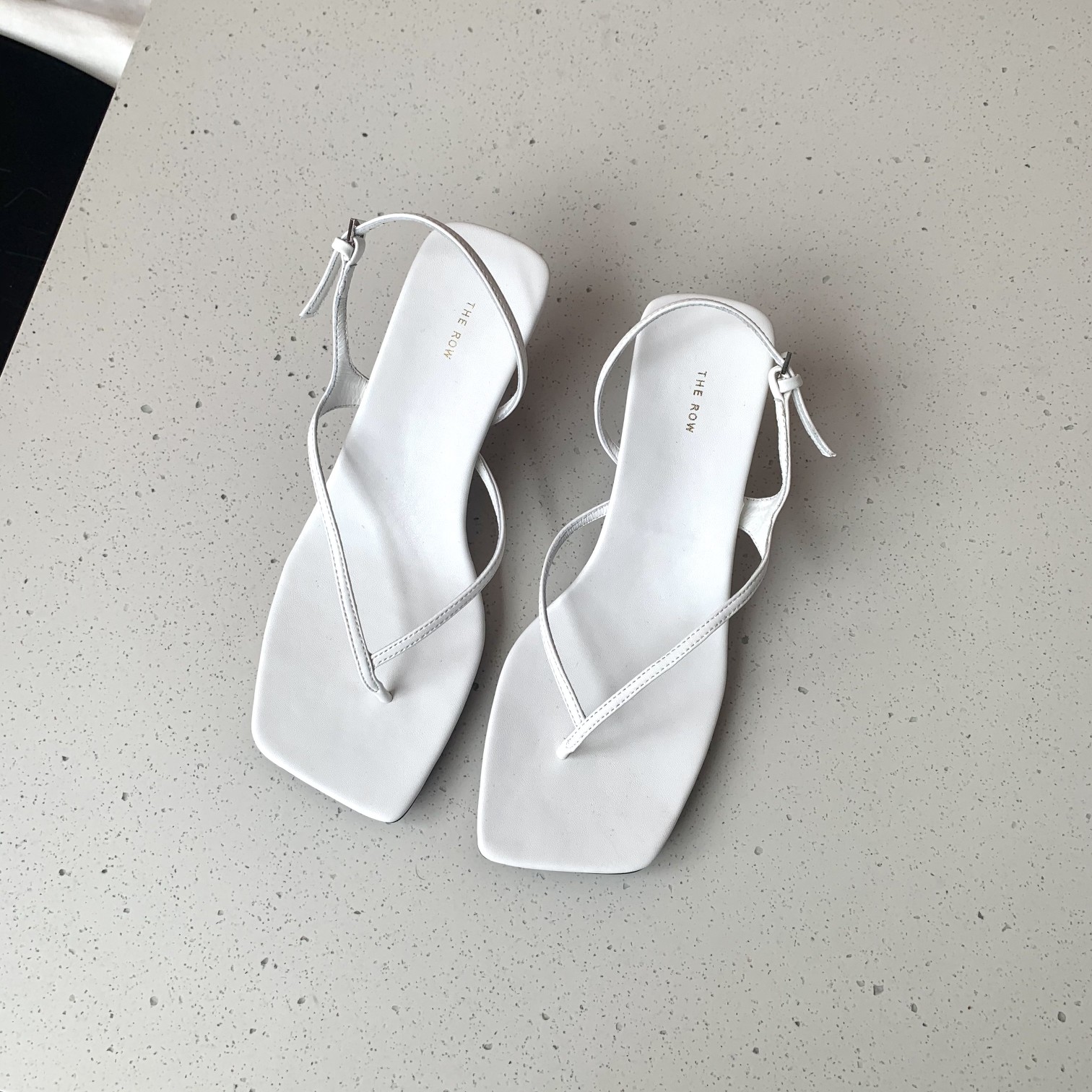 THE ROW | 𝟐𝟎𝟐𝟏/𝐒𝐒 𝐧𝐞𝐰 21/spring/summer clip-on sandals- Bespoke exclusive imported sheepskin