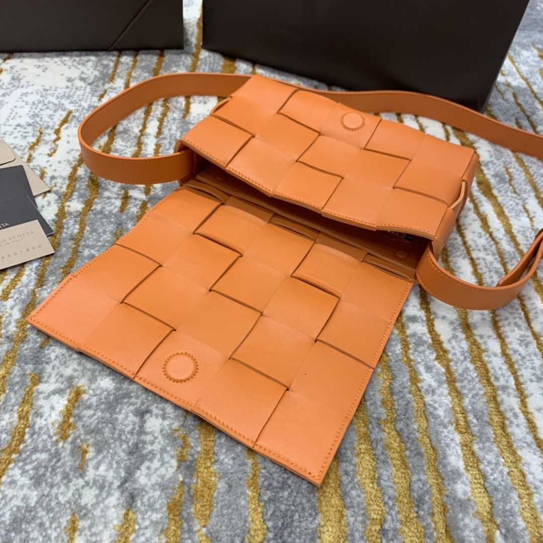 Bottega Veneta  𝘾𝘼𝙎𝙎𝙀𝙏𝙏𝙀 #578004