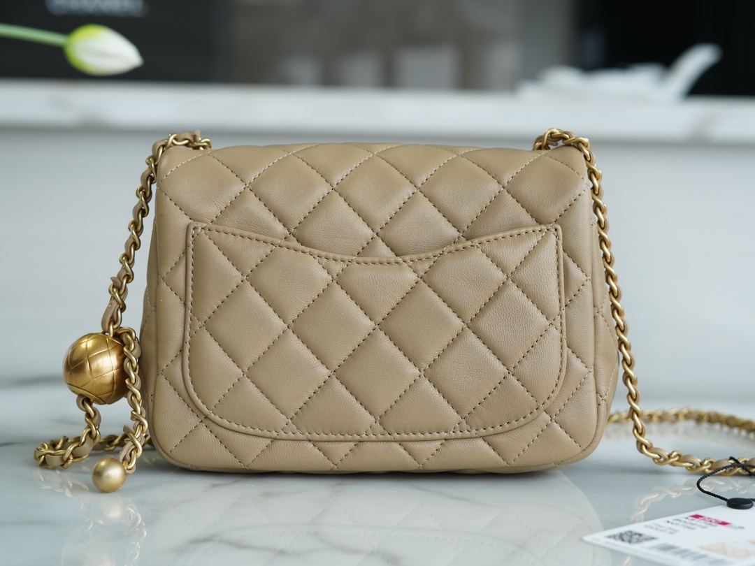 𝗖𝗛𝗔𝗘𝗡𝗟✦ Metal Ball Square Fatty Genuine Leather Milk Coffee Apricot